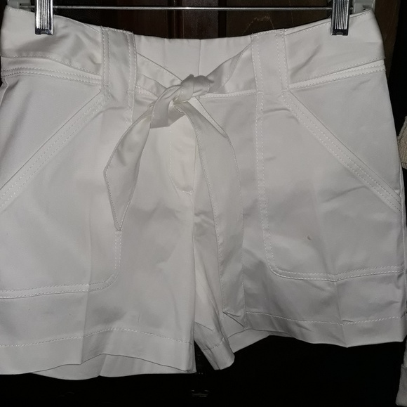 NWT  WHITE HOUSE BLACK MARKET SIZE 6 SHORTS - Picture 4 of 8